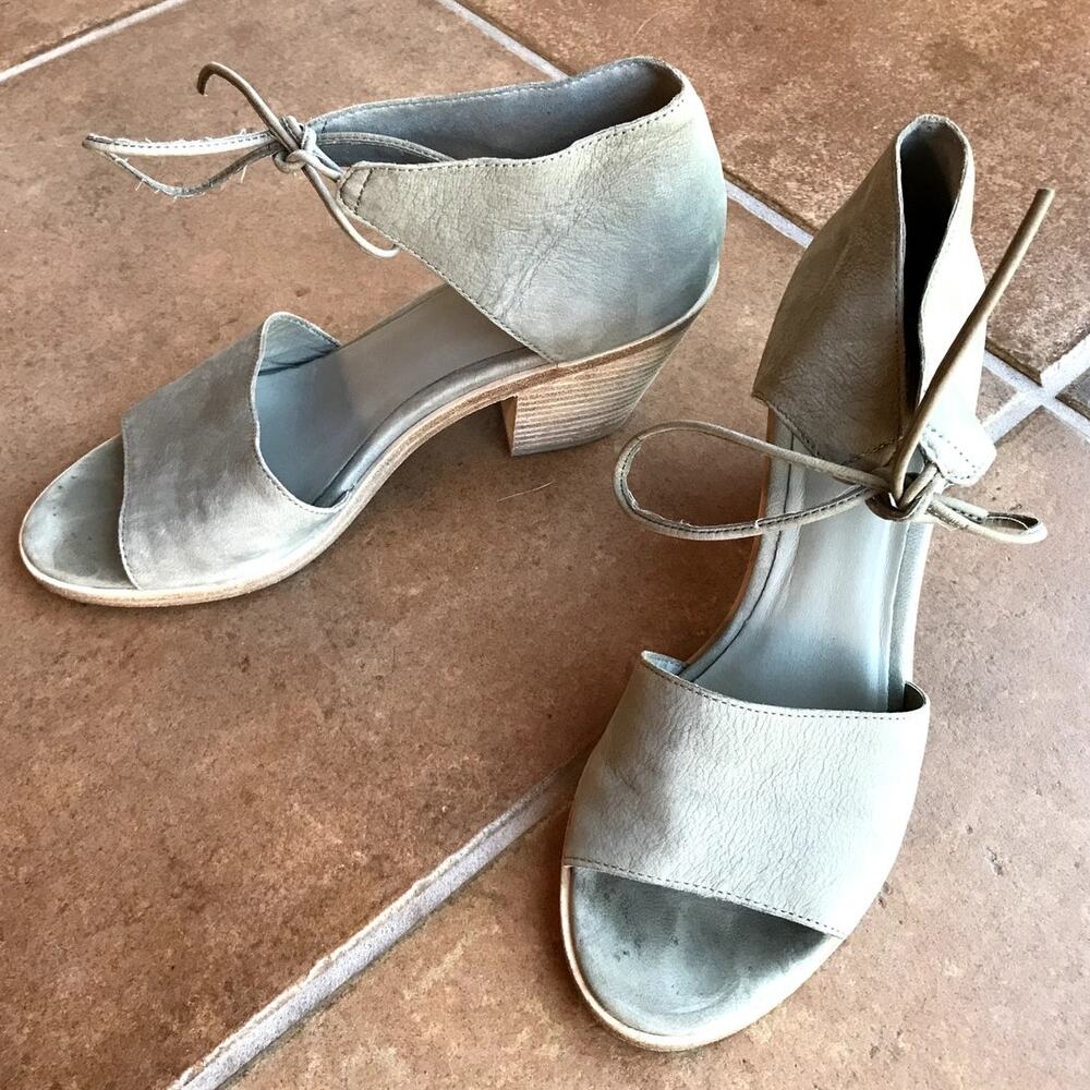 Eileen Fisher Artisan Style Taupe Leather Sandals w Block Heels size 8.5